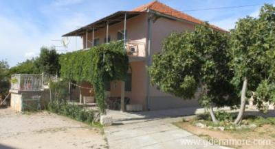 Apartmaji Julia, zasebne nastanitve v mestu Pirovac, Hrva&scaron;ka